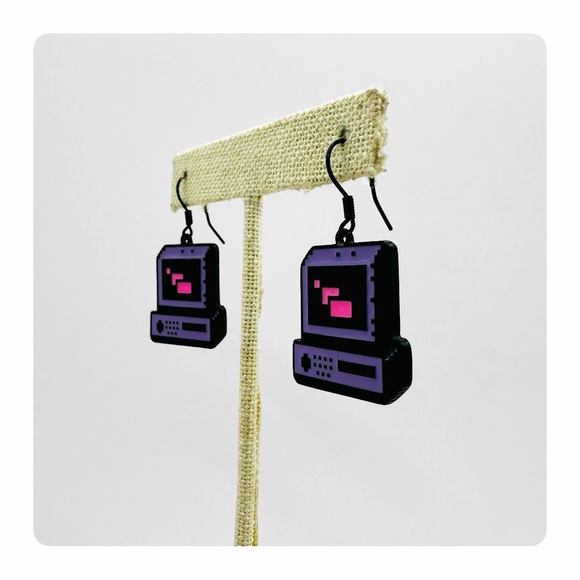 ★ NWT Spirit Computer Dangling Earrings - Purple/Black ★ - Picture 7 of 16